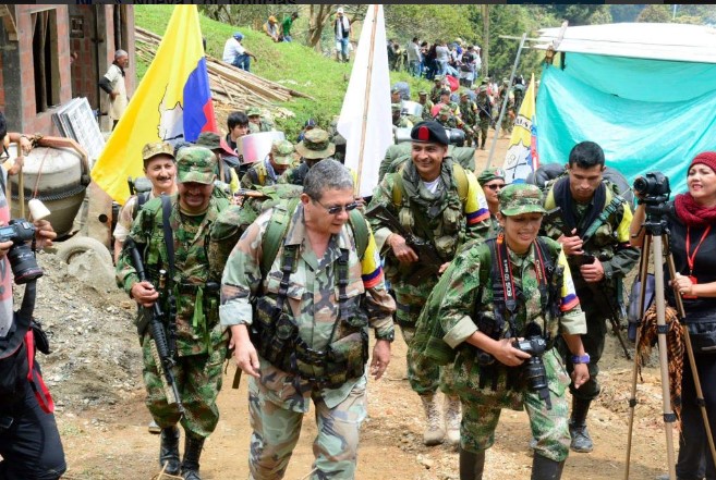 Pablo Catatumbo vuelve al camuflado para marchar por última vez con las Farc