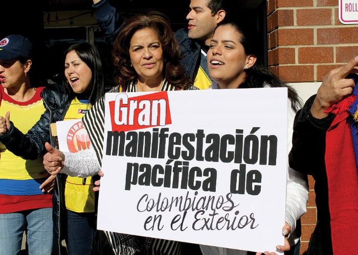 Los colombianos en el exterior no tienen quien los represente