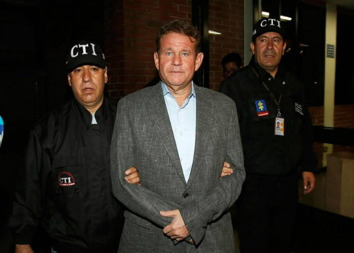 Los corruptos se han apoderado del país