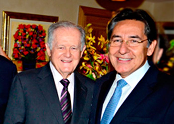 Néstor H. Martínez y L.C. Sarmiento Angulo: 20 años de amistad y negocios
