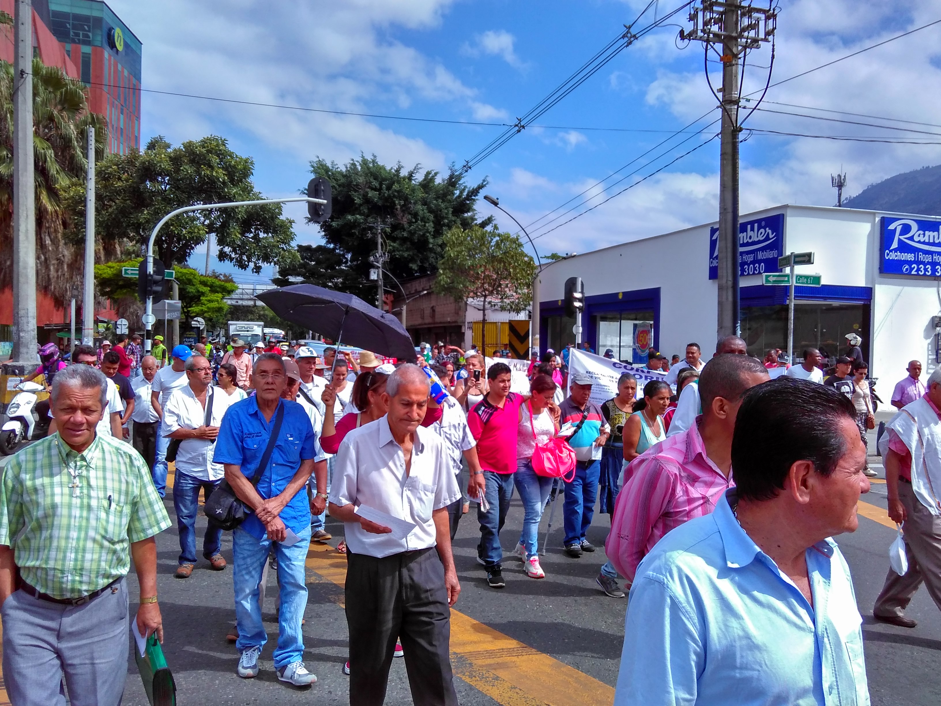 El flagelo de las víctimas: corrupción, tramitadores y asistencialismo