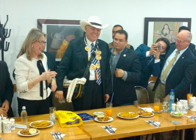 El homenaje a Ordóñez fracasó en la Asamblea pero terminó coronado con arepas y carriel en un restaurante