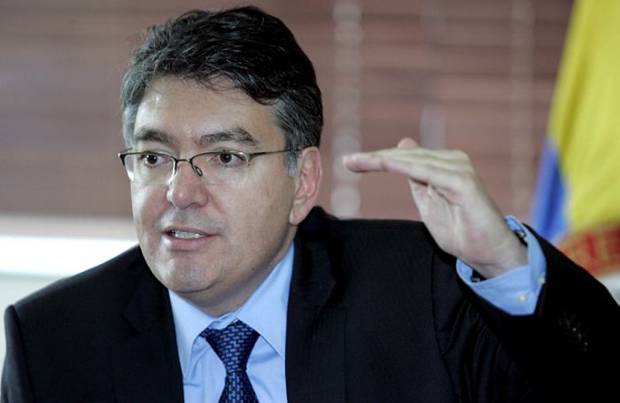 Diez ministros que deben responder por los 17 billones de Reficar