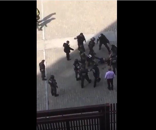 Video: Así pateó la Guardia Chavista a periodista de Caracol en Caracas