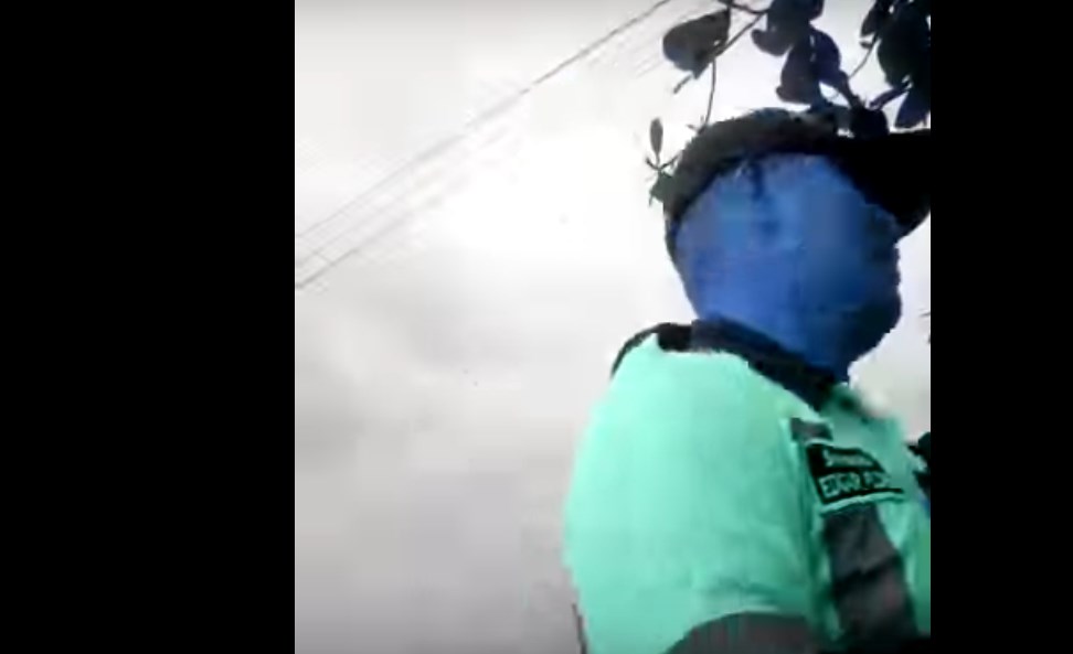 “Yo me gano 2 millones y tú eres un pobre desempleado”: Policía humilla a estudiante en Cordoba