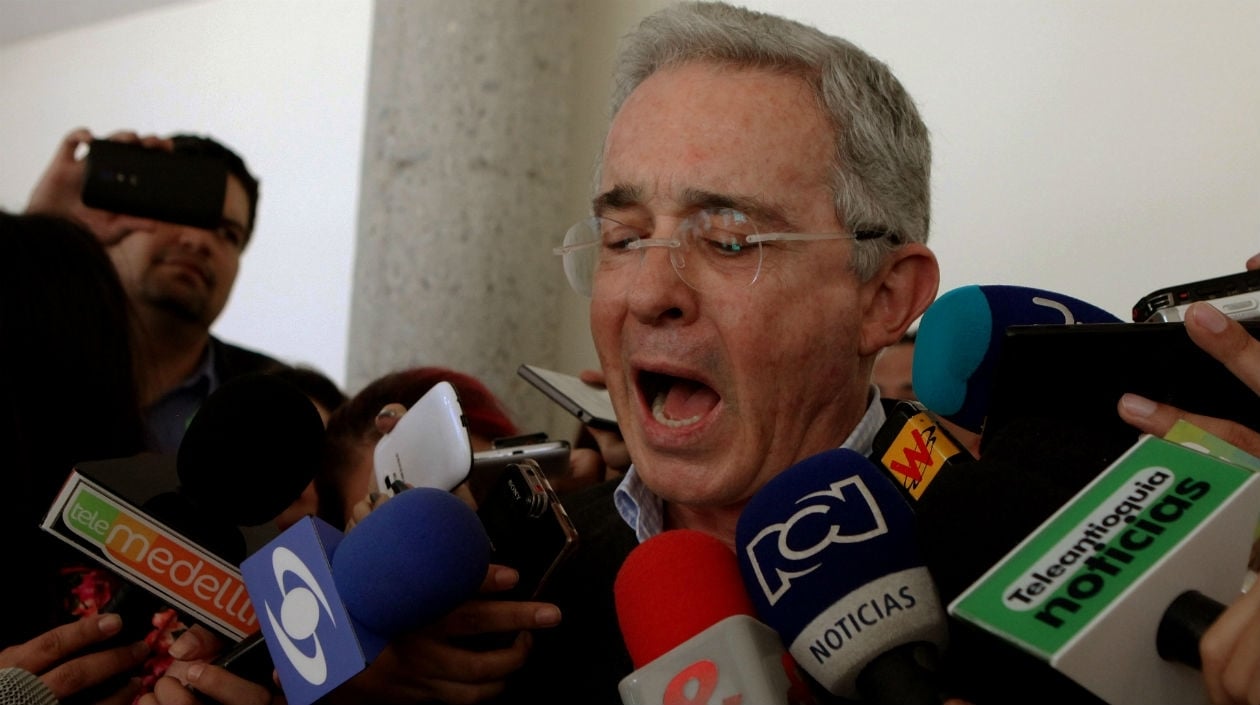 Si Álvaro Uribe se callara, ¿qué pasaría?