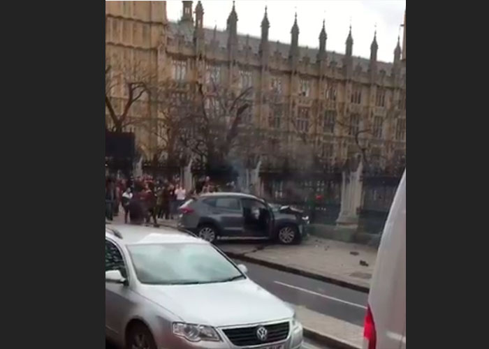 Videos: momentos del atentado en el parlamento en Londres