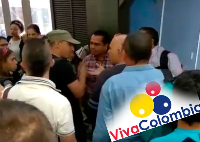 VIDEO: A puños se fueron los pasajeros de vuelo de Viva Colombia en Medellín