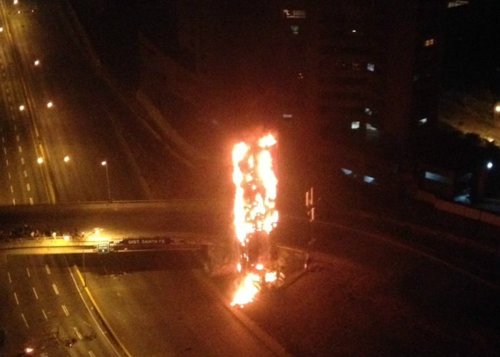 Video: El destrozo del barrio Santa Fé; incendios y tomas de las carreteras