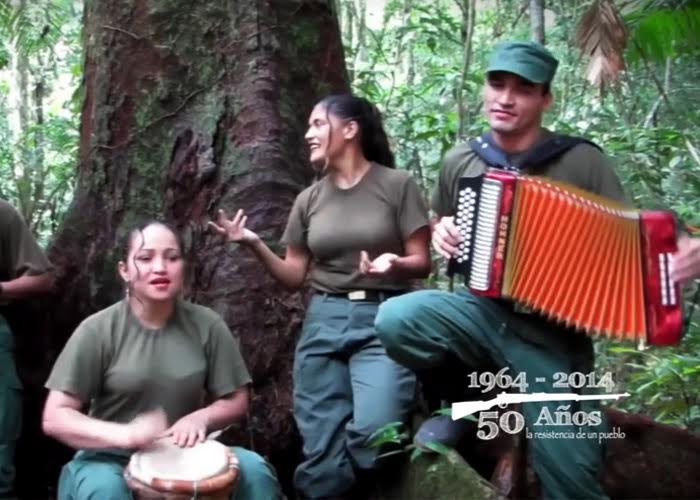 El músico que cargaba un piano en medio de los combates selva