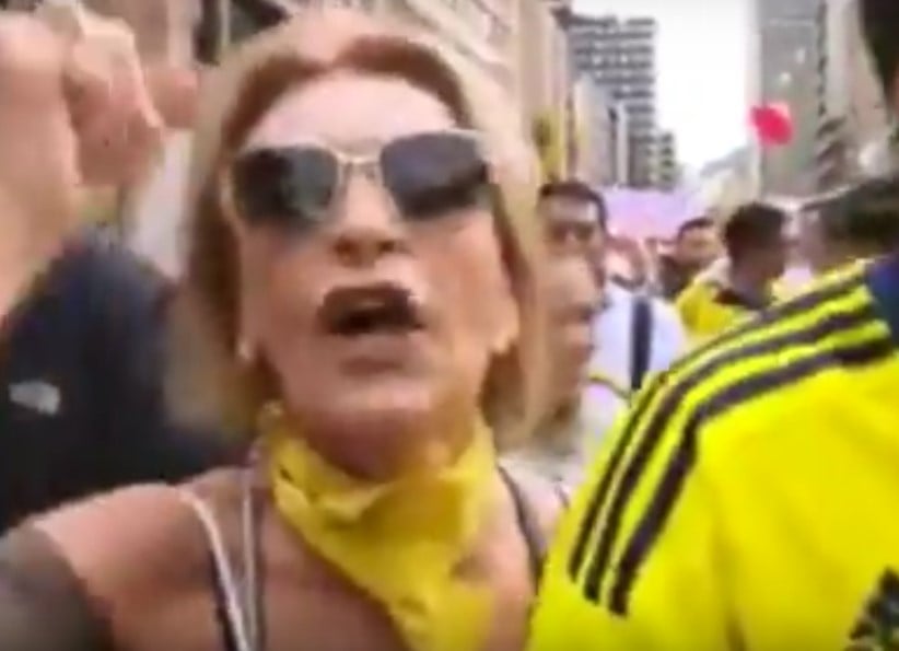 Video: “Periodistas asquerosos vendidos a un gobierno corrupto” La uribista energúmena de la marcha