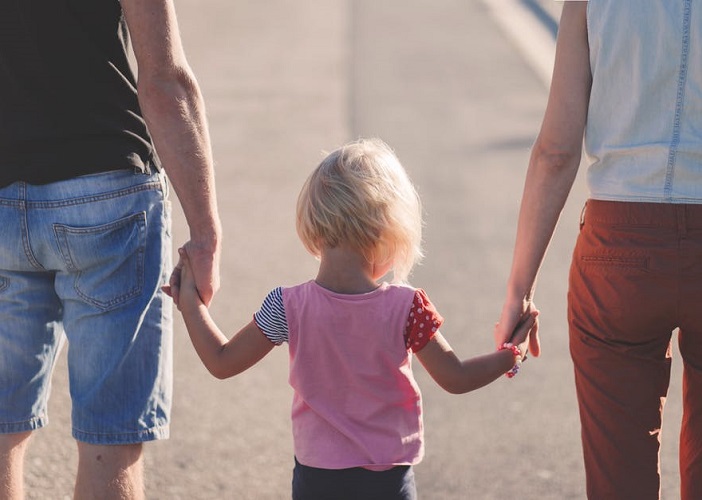 ¿Por qué proteger la familia natural: papá y mamá?