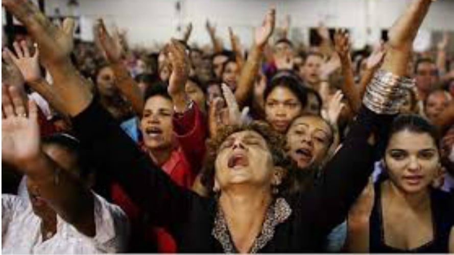 Es mejor un sacerdote hipócrita que un pastor evangélico inculto