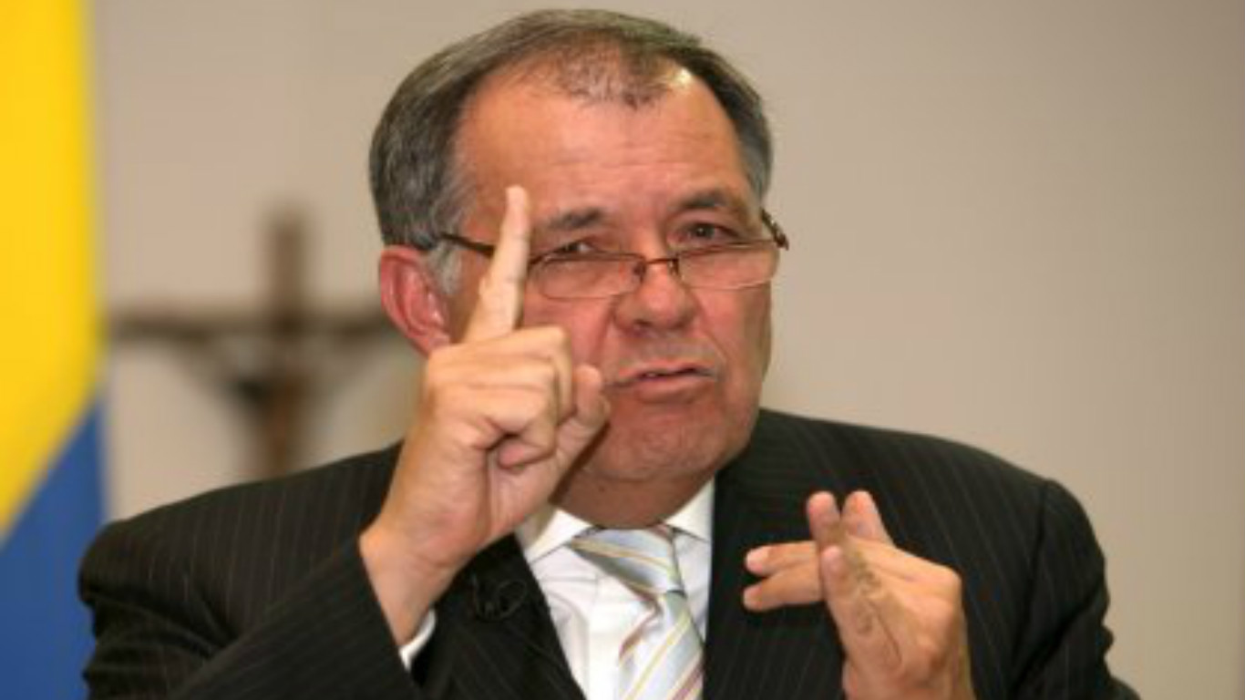 Alejandro Ordóñez: santo patrono de la doble moral