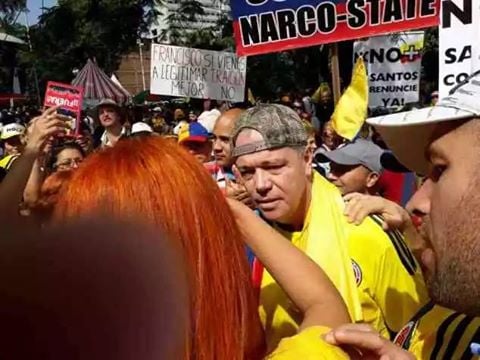 A Popeye lo trataron como una Diva en la marcha uribista en Medellín