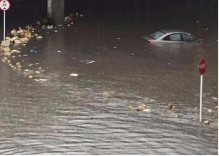 Así se vivió en Twitter la inundación del deprimido de la 94