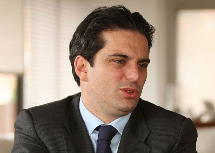 El mundo al revés: ¡becan a Simón Gaviria!