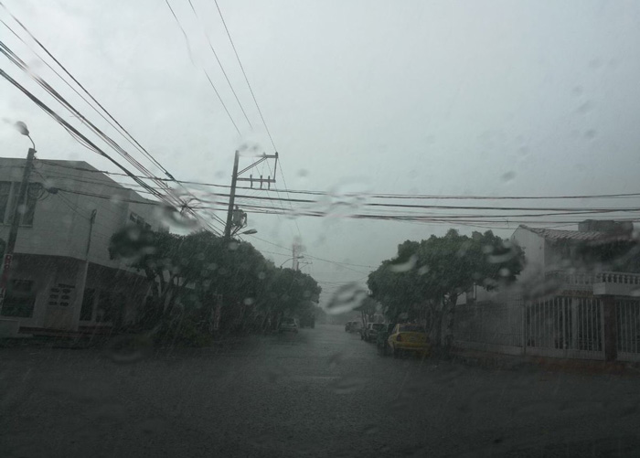Se inunda Cúcuta, pero algunos se alarman más porque WhatsApp presenta fallas