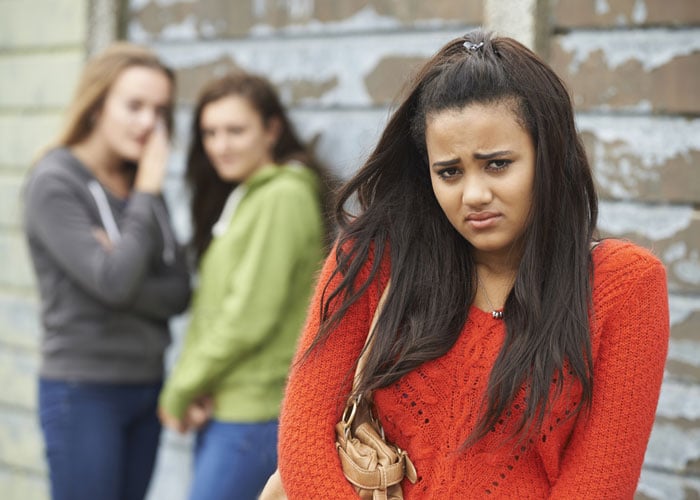 Discriminación al 100%