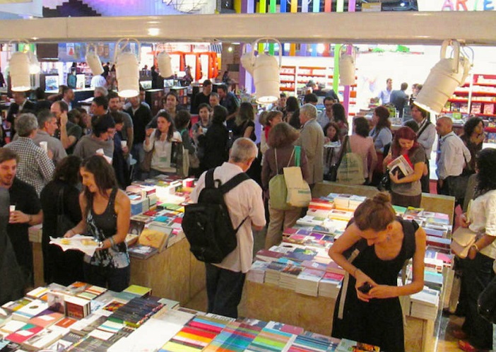 Un día Festivo en la Feria del Libro
