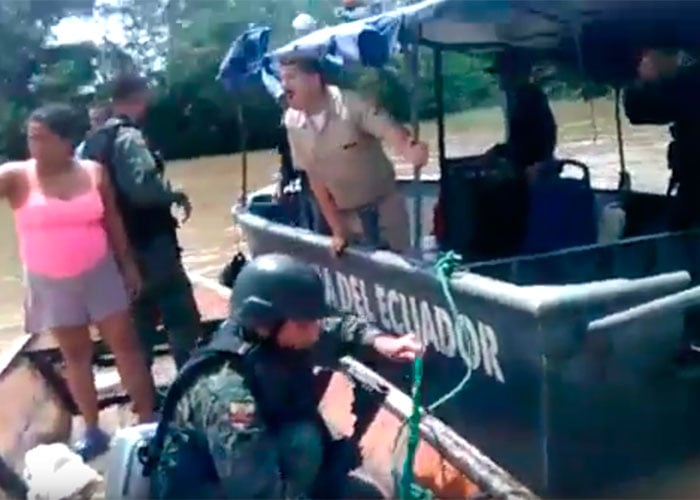 VIDEO: Militares ecuatorianos atacan y hunden lancha colombiana
