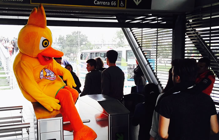 La nueva campaña fascista y excluyente que promueve Peñalosa en Transmilenio