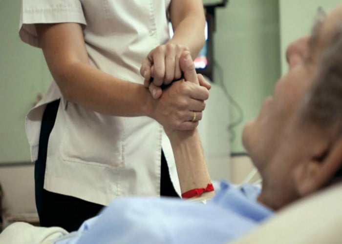 Acompañando a morir