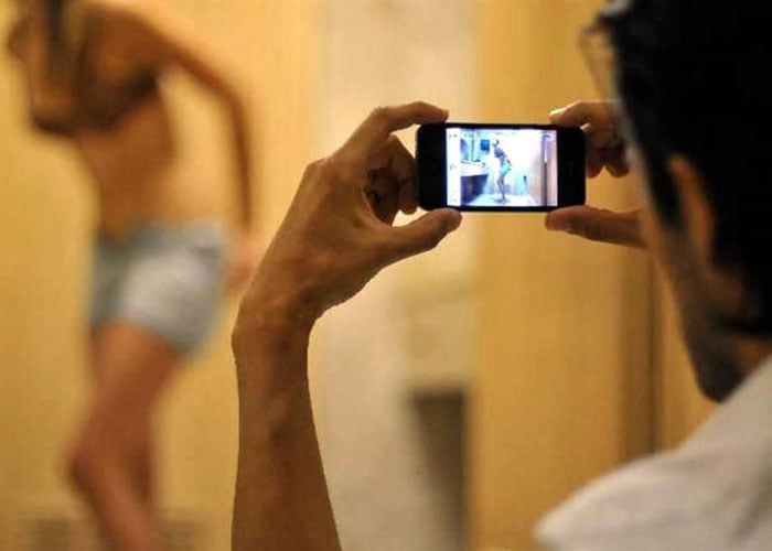 ¡Mi ex posee fotos mías y me amenaza con publicarlas!