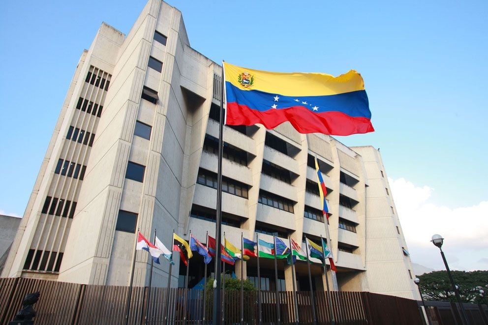 Queman edificio del Tribunal Supremo en Caracas
