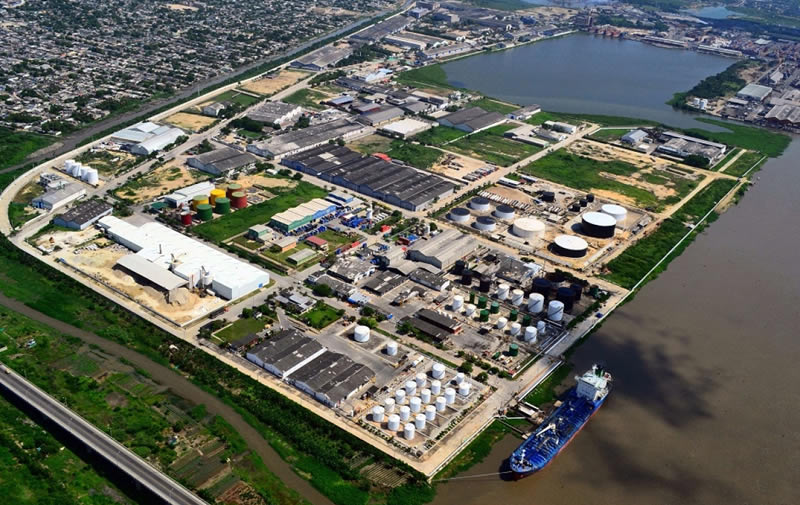 ¿Por qué la industria no levanta cabeza y a las zonas francas les va de maravilla?