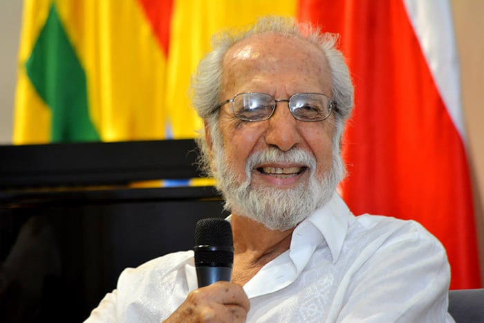 Enrique  Lamas habitado de poesía