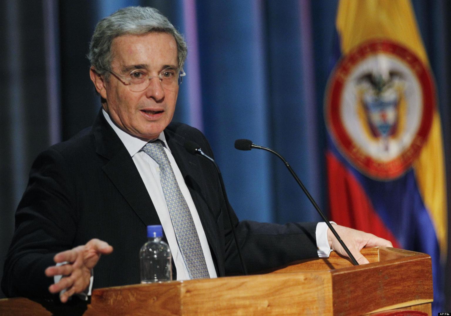 Las entrevistas falsas a Uribe y Zapatero que el diario más importante de Chile dejó colar