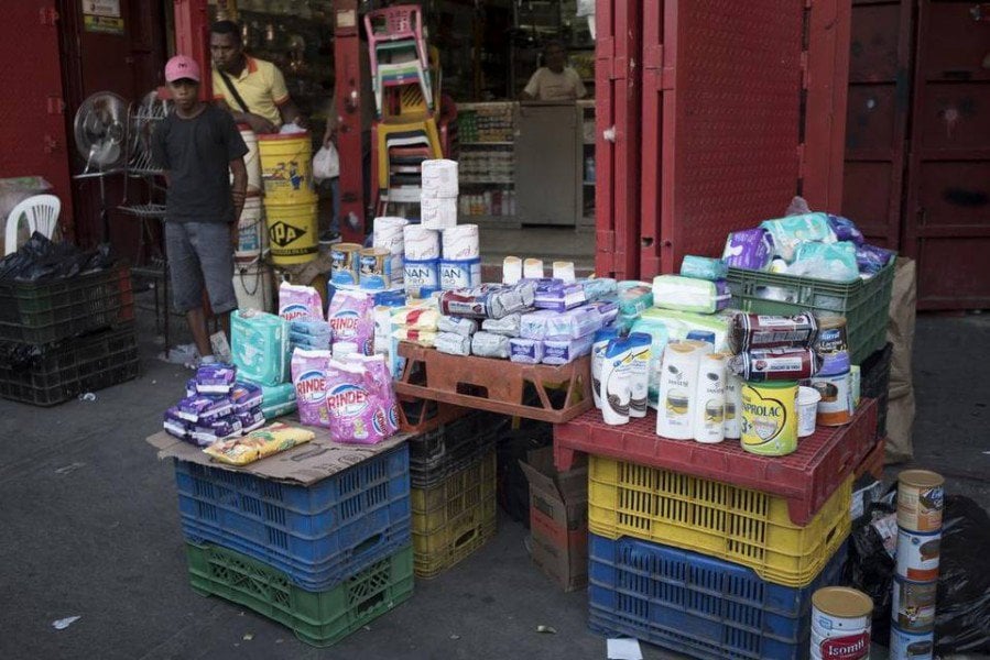 Bachaqueros: el rentable negocio de la reventa de productos en Venezuela