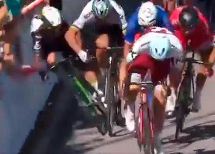 VIDEO: El codazo de Peter Sagan en el Tour de Francia que dejó en el piso a Cavendish