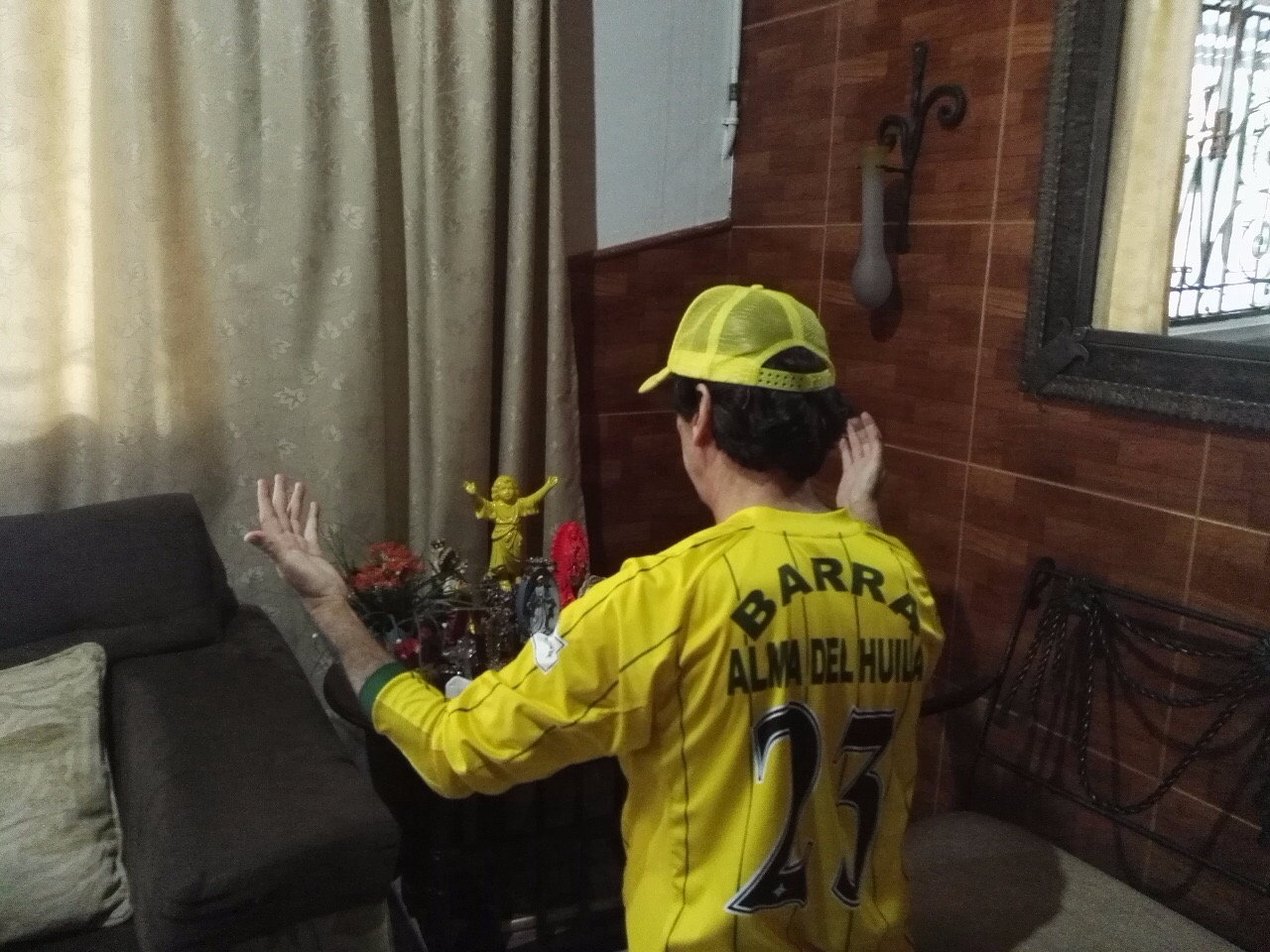 Breve charla de Dios con un hincha del Huila