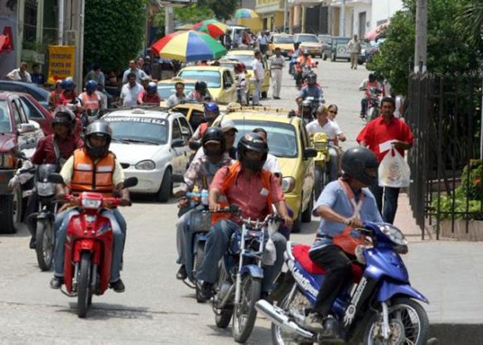 El mototaxismo en Cartagena: el enano que se creció