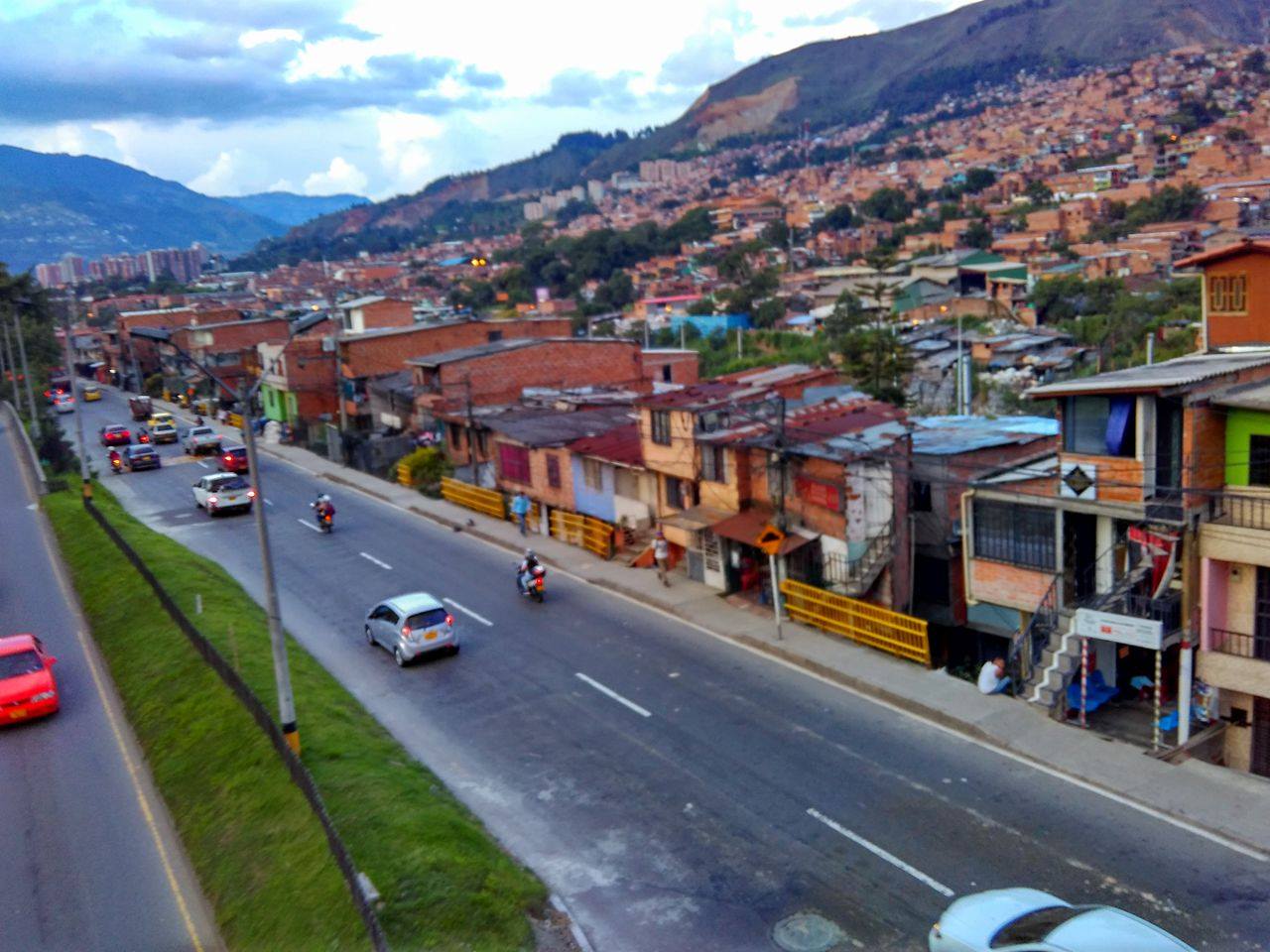 Habitantes del barrio La Paralela temen que se repita la misma historia de Medellín