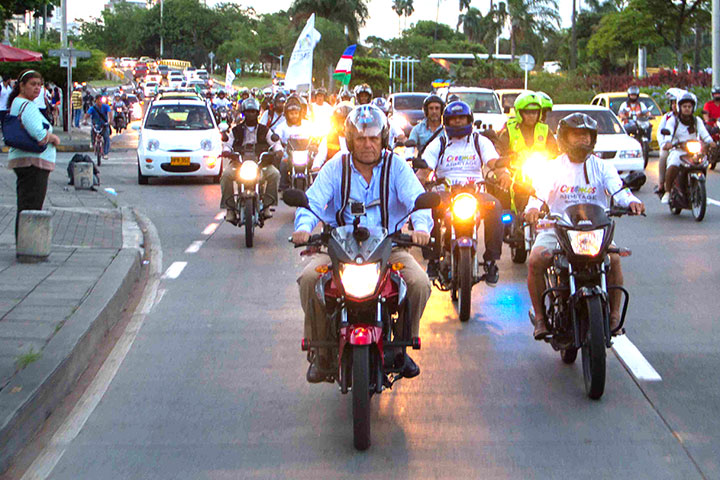 ¿Alcalde Armitage por qué se resiste al pico y placa para motos?