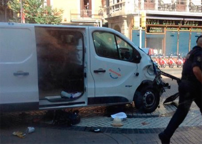 VIDEOS: Atentado en Barcelona, una camioneta atropella a varias personas en zona turística