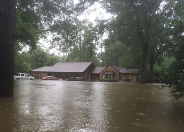 Se inunda la casa de un pastor que afirmaba que los desastres naturales son castigo de Dios contra los homosexuales