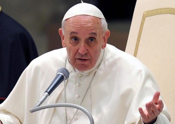 Francisco no dijo que vendría, fue el gobierno el que insistió en que lo hiciera