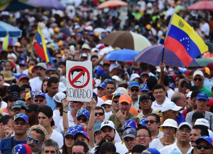 La oposición venezolana debe dirigirse a crear un gobierno paralelo