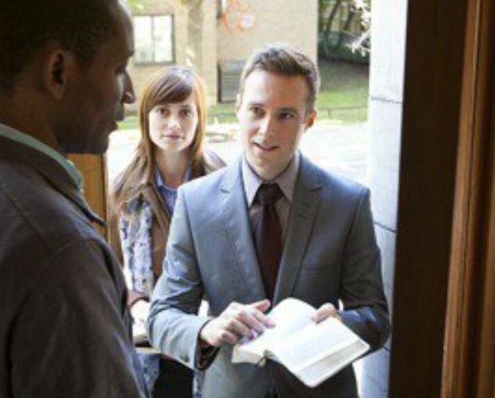 La guerra que le hacen los Testigos de Jehová a quienes los dejan