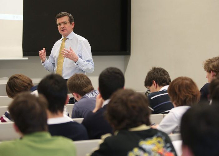 La academia, el nuevo consuelo para este país deshecho