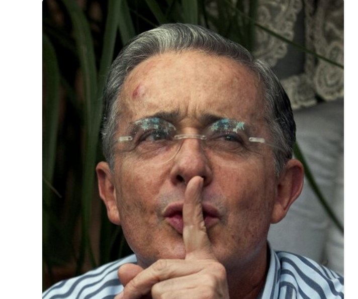 “Faltaba más retractarse ante un patán como Daniel Samper” Los seguidores de Uribe le piden que no se retracte