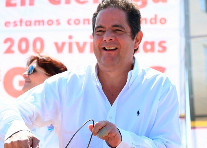 Vargas Lleras se desmarca de Cambio Radical y va por firmas