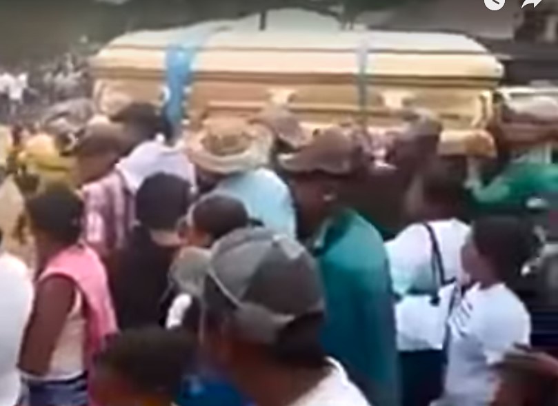 El ataúd de oro en el que enterraron a alias “Gavilán”. Video