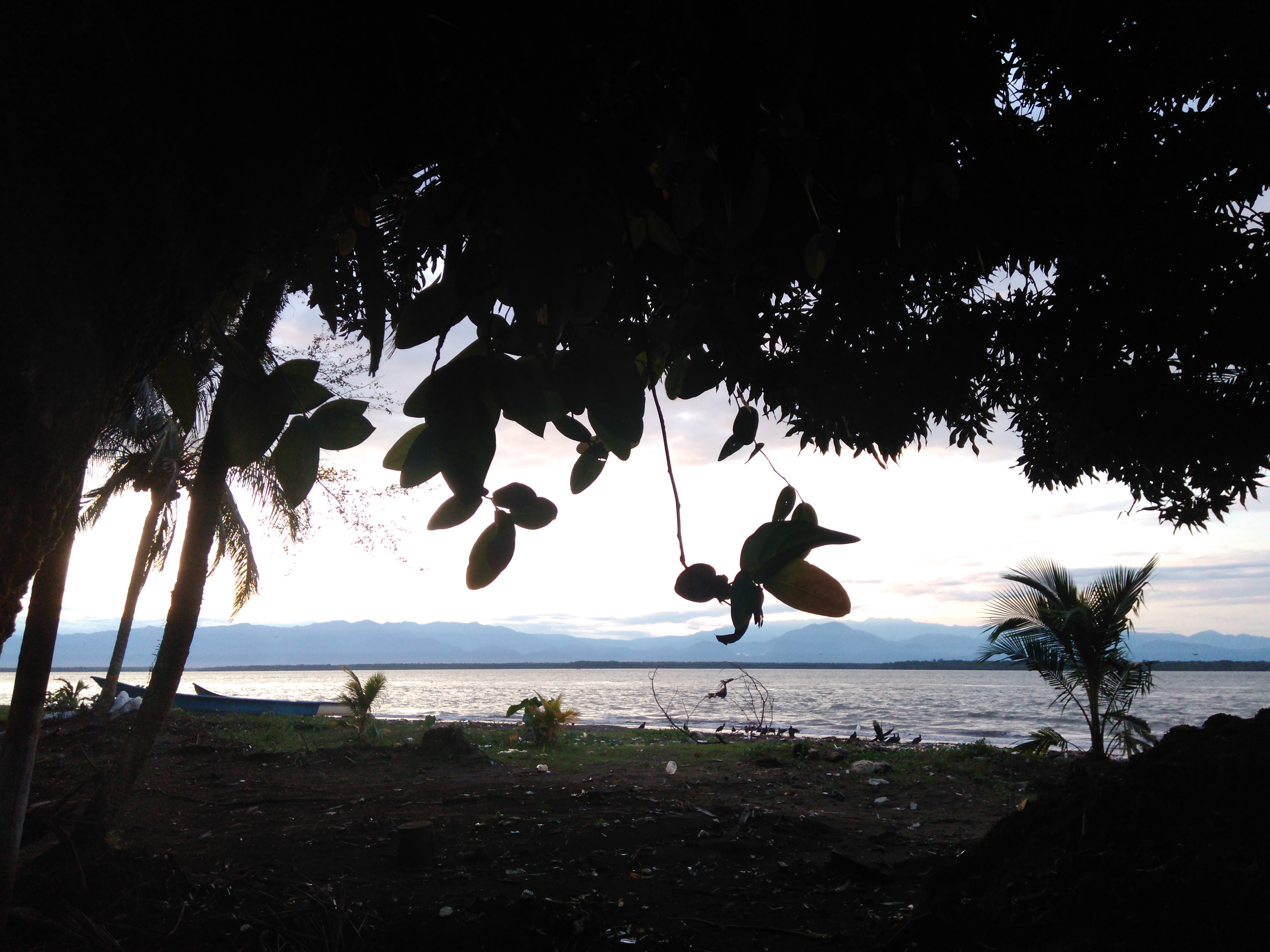  - En la Bocana, la Armada trabaja como guardiana de la bahía