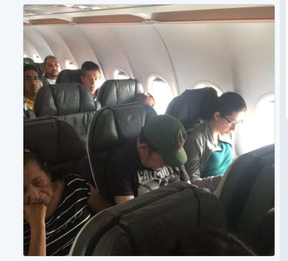 Esposa del senador Ramos del Centro Democrático, se quiso bajar de avión porque iba un 