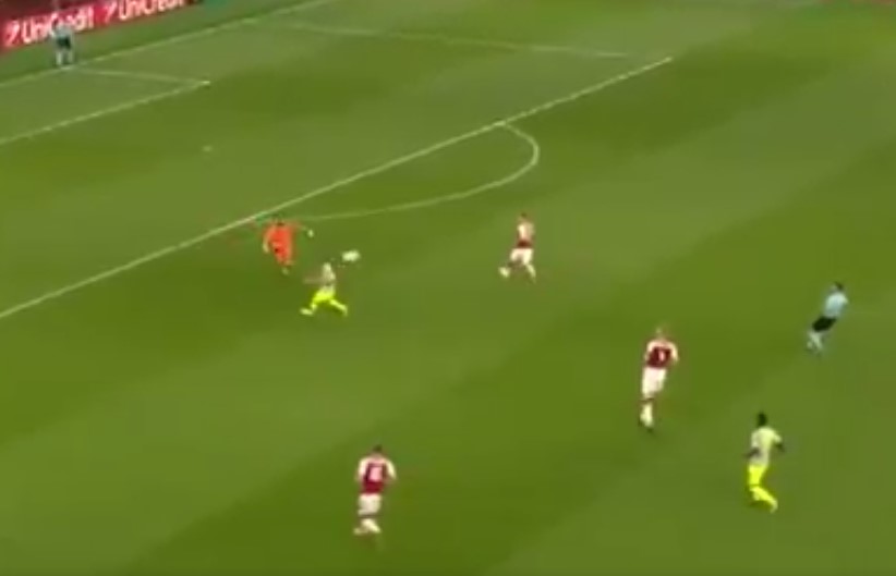 Video: Embarrada de Ospina en el Arsenal, golazo de John Cordoba